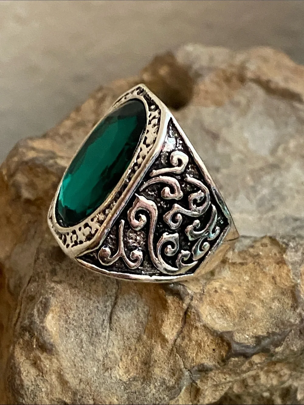 5/$10❤️❤️❤️NEW Silver Tone Zinc Alloy Green Acrylic Fashion Ring
